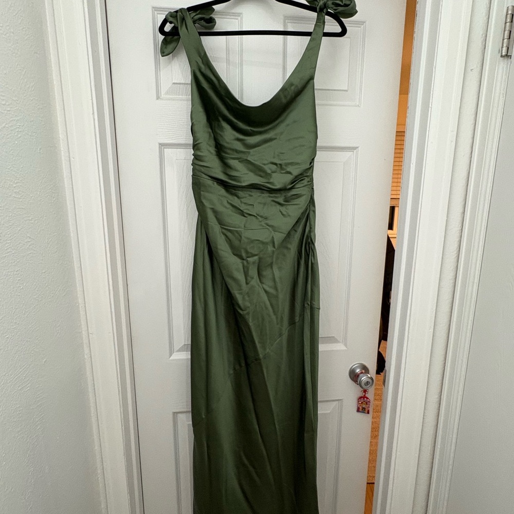 Elegant Olive Green Off-Shoulder Dress - Picture 6 of 10